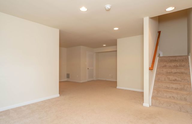 Modern 3 BR 3.5 BA Townhouse in Alexandria's Graveton Neighborhood photos photos