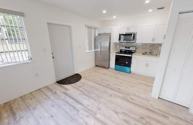 2392 NW 9th St photos photos