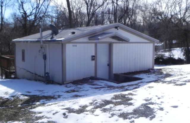 1215 West Saint Charles Street - 1215 W Saint Charles Ave, Independence, MO 64050