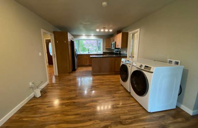 509 E 70th St - 509 East 70th Street, Tacoma, WA 98404