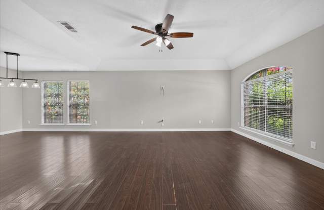 7001 Bentley Avenue Gallery 4