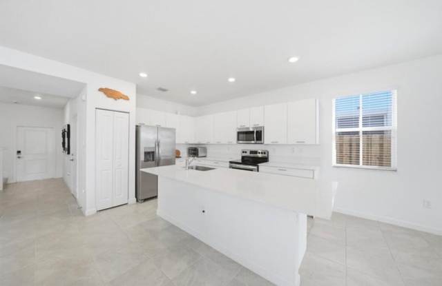 2324 NW 130th Terrace, Miami, FL 33167 - 1481 Gallery 3