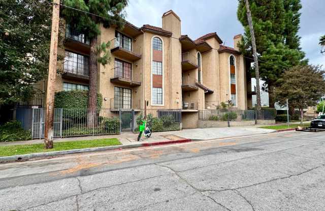 Renovated Top-Floor 2BR/2BA Condo Near Ventura Blvd Gallery 3