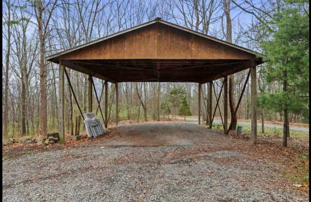 3bed/2bath Carport w/ Driveway 1 ACRE Single Family Home Gallery 3
