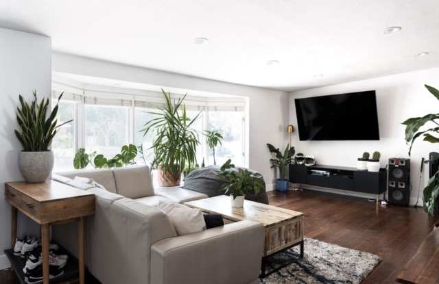 5615 South Laurelwood Street Gallery 2