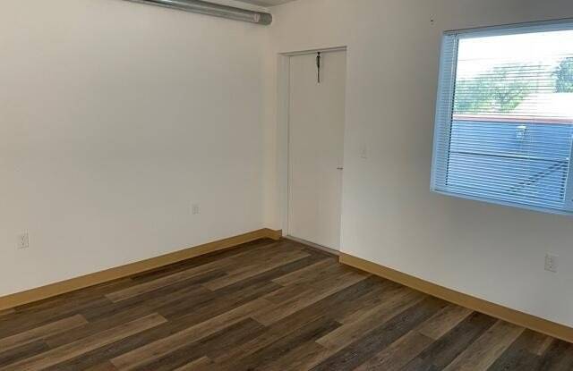 2421 Stone Street Gallery 4