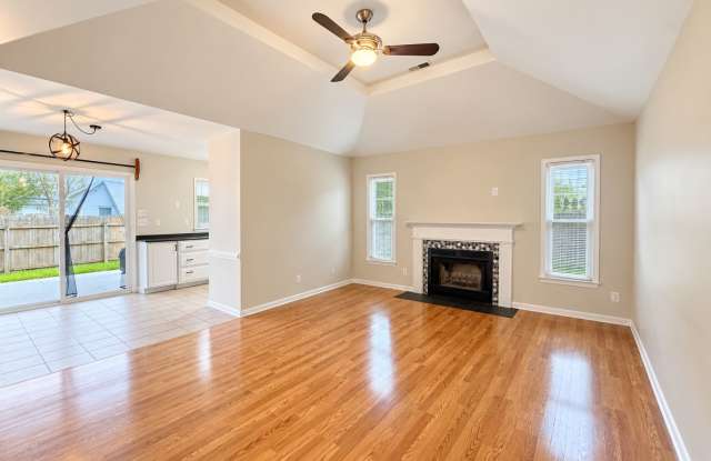 Charming 2-Bedroom Home with Attached Garage & Fenced Backyard in Louisville! Gallery 4