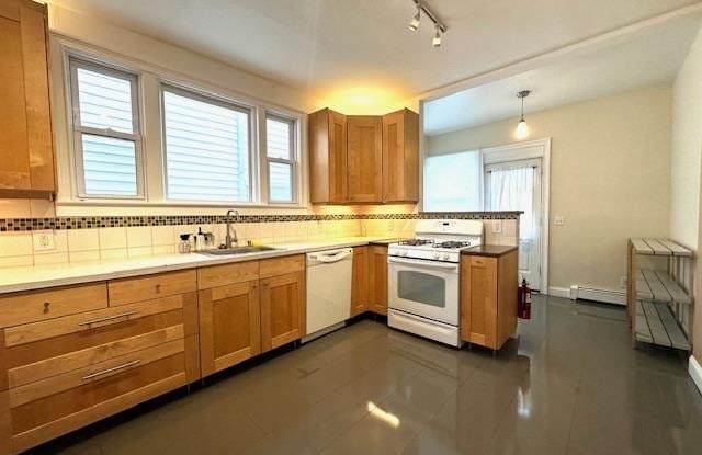 76 EAST 31ST ST - 76 East 31st Street, Bayonne, NJ 07002