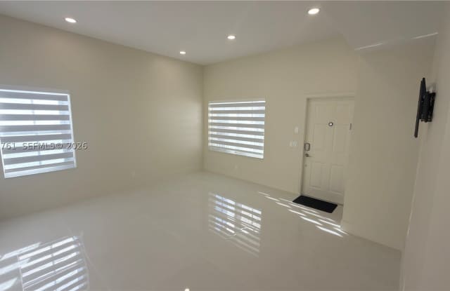 692 Maplewood Ct Gallery 4