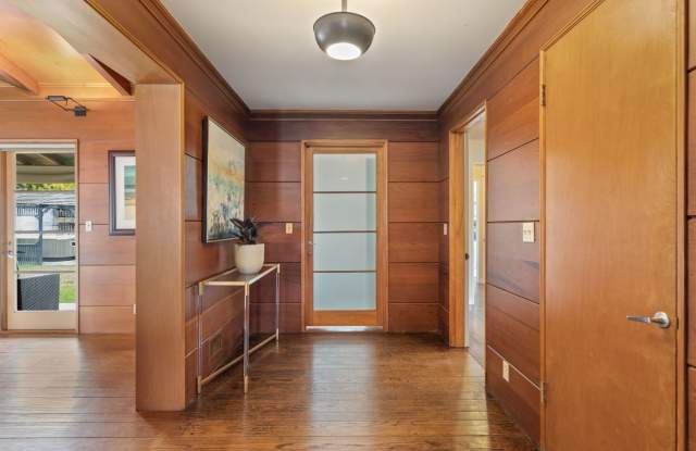 Iconic Birge Clark California Ranch in Palo Alto’s Leland Manor Gallery 3