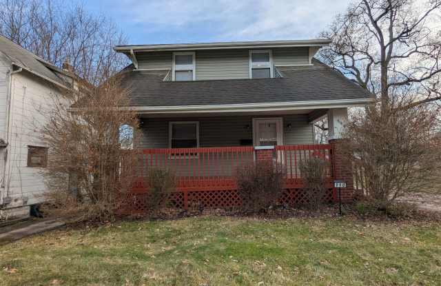 Charming 3-bedroom, 1-bathroom home located in the vibrant city of Akron photos photos