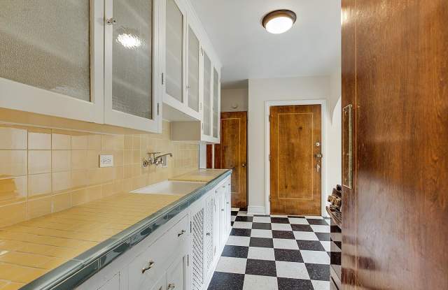 Avon Apartments Gallery 4