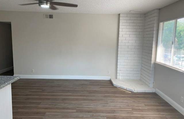 Upstairs 2 Bed 1 Bath Gallery 3