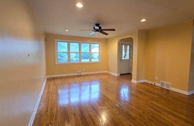 Welcome to this Freshly Painted 3 bedroom 1.5 Bath home! Gallery 4