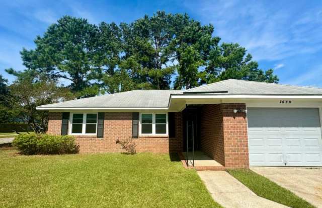 Charming three bedroom, two bathroom home in North Charleston! - 7640 Corley Drive, North Charleston, SC 29418