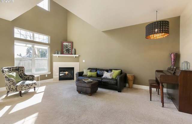 Bright & Spacious 2BR + Loft | Vaulted Ceilings, Fireplace & Deck! Gallery 4