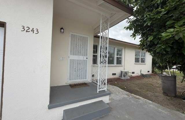 3243 Rosemead Place Gallery 2