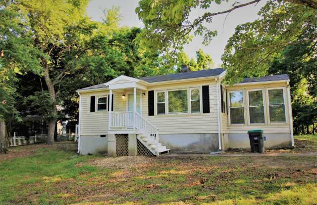 Adorable 2 Bedroom 1 Bath Home Gallery 4