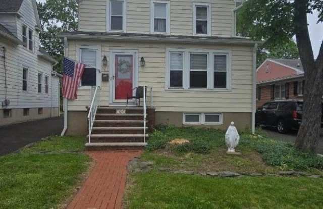 521 Woodlawn Ave photos photos