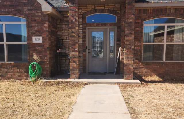 608 Providence Circle - 608 Providence Circle, Clovis, NM 88101