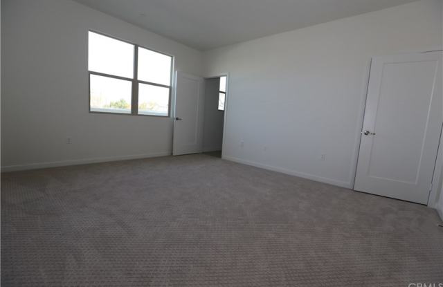 134 Paramount Gallery 2