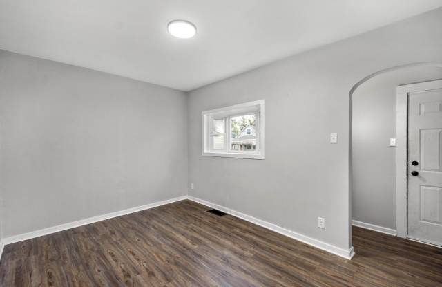 Beautiful 3 bedroom home in Munhall available November 1! Gallery 4