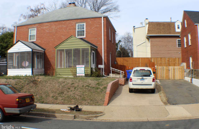 2205 6TH STREET S - 2205 6th Street South, Arlington, VA 22204