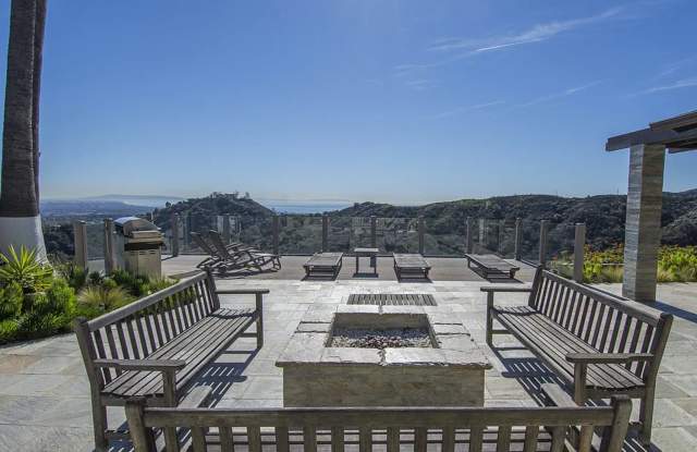 Magnificent views! Completely Private! One Story Contemporary Home photos photos