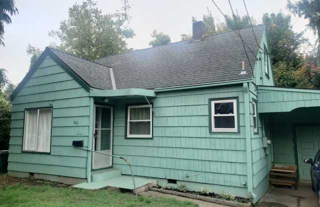 Charming Cottage in Woodburn with Large Yard! photos photos