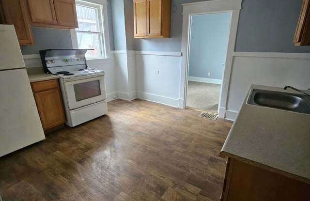 One bedroom unit on West Side - 541 Huron Street, Erie, PA 16502