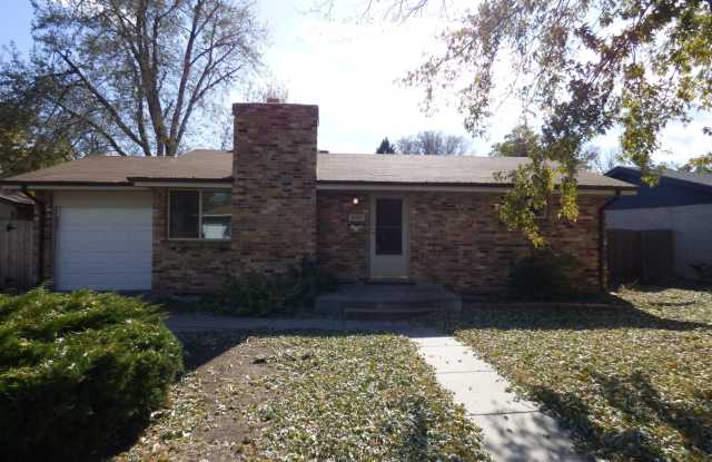 BRICK RANCH, FINISHED BASEMENT, CORNER LOT W/ SHED, NEWER CARPET AND PAINT, HARDWOODS  FIREPLACE! photos photos