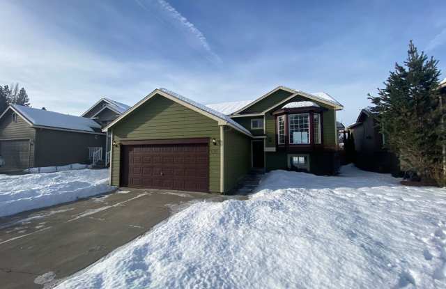 BEAUTIFUL GLENEDEN HEIGHTS HOUSE NEXT TO PRIVATE PARK - 15921 North Franklin Street, Spokane County, WA 99208