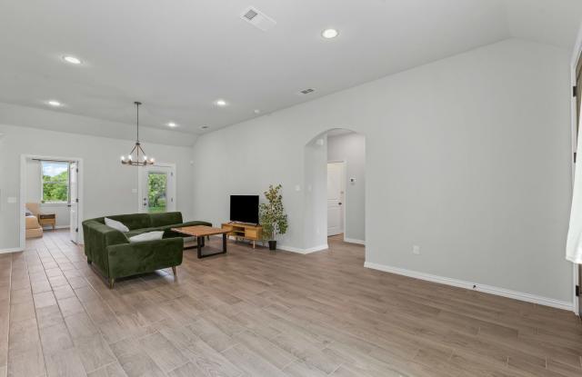 Grand in Granbury! Gallery 3