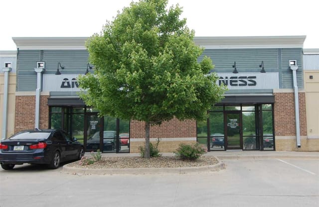 521 Westbury Dr - 521 Westbury Drive, Iowa City, IA 52245