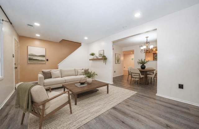 403 WOODSIDE CIRCLE Gallery 3