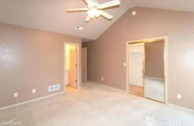 10648 E 46th Terrace Gallery 4
