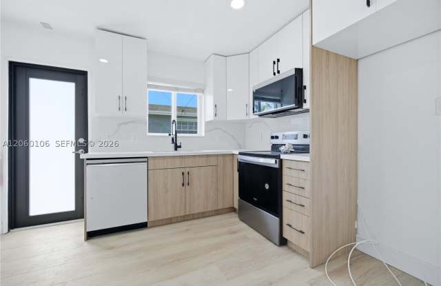 2209 SW 61st Ave photos photos