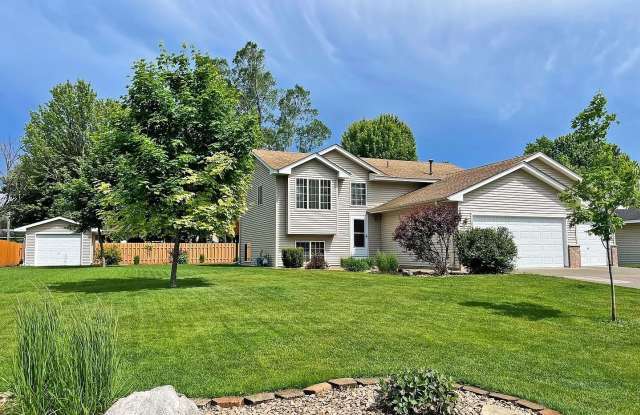 Beautiful 3bed 2bath Home in Coon Rapids - 12233 Quinn Street, Coon Rapids, MN 55448