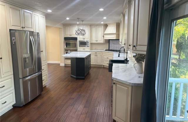 2510 Wellington Circle photos photos