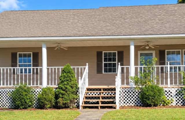 Spacious 4-Bedroom, 2-Bath Home for Rent – 723 Cleveland Ave, Glasgow, KY Gallery 1