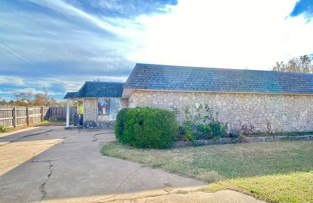 3 Bed, 2 Bath in Prime location of NW OKC Gallery 1