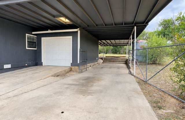 NOW AVAILABLE! - 2 Bedroom 2 Bath Home + RV/Boat Parking! Gallery 3