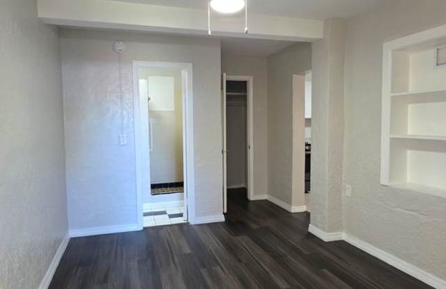 * HALF OFF 1ST MONTH'S RENT WITH 13 MONTH LEASE * Gallery 2