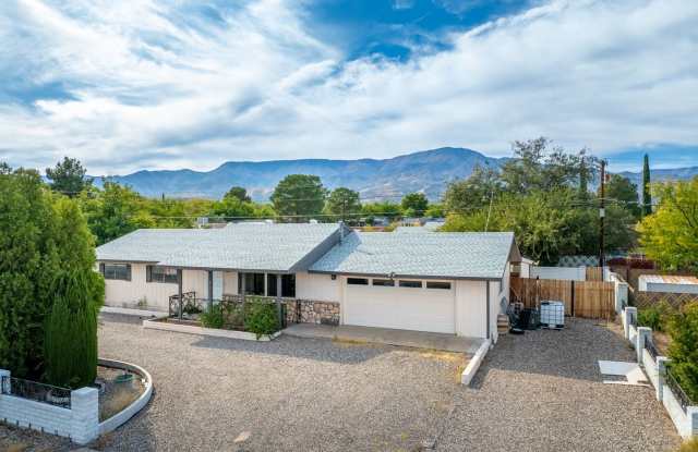 Wonderful Home 3 bed 1 bath with a Great Yard photos photos