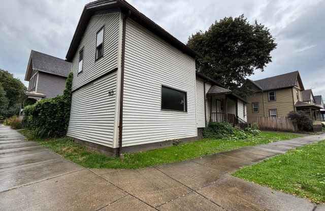3 Bedroom 1 Bath  - Single Family Home! Gallery 3