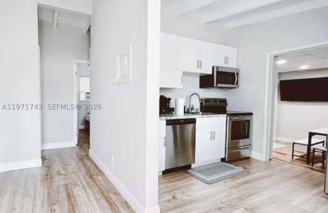 308 NE 8th Ct Gallery 2