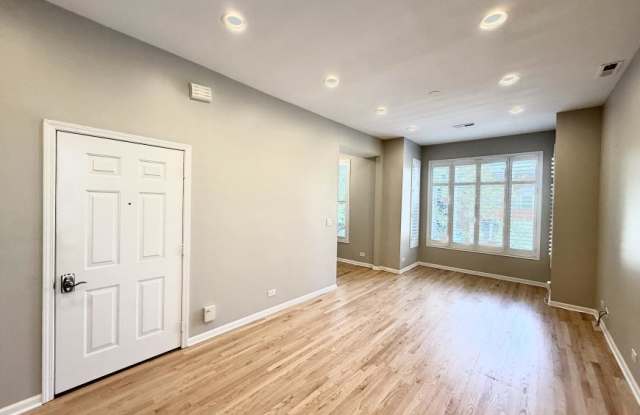 1905 W Huron St photos photos