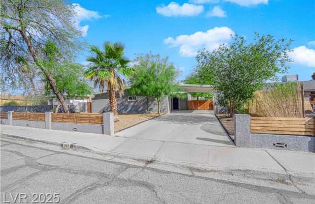 A Must See!! 5 bedroom 3.5 Bathroom home in Paradise photos photos