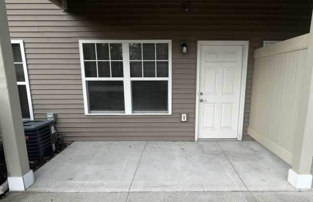 1 BR 1 BA Lower with Patio Gallery 3