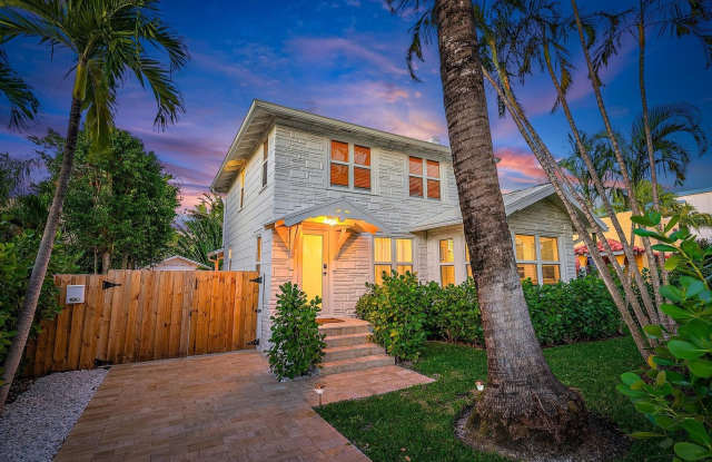 Stunning FULLY FURNISHED 3/2.5 entire house and cabana cottage with full bath for rent! photos photos